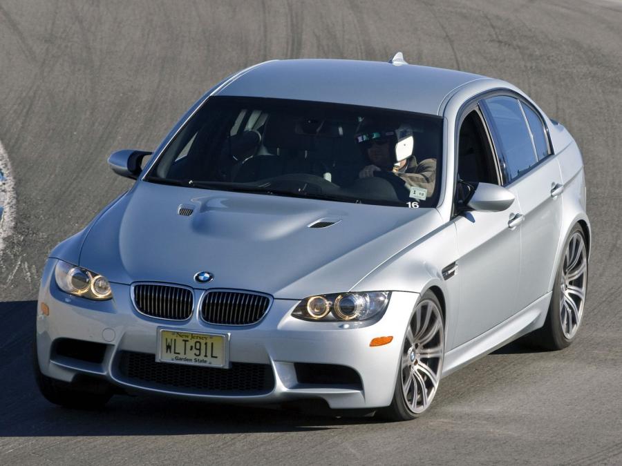 BMW M3 Sedan 2008 года  (US) (фото 4 из 16)